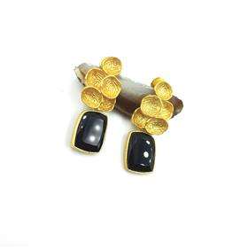 Boucles d'oreilles en onyx noir plaqué or 18 carats, faites à la main, avec un design tendance, vente en gros - Product Image 3