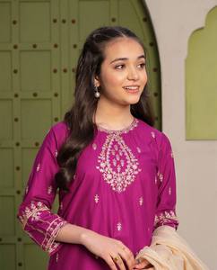 Salwar Kameez Morado Bordado para Niñas, Ropa Casual Tradicional India de Algodón, Largo hasta el Tobillo, Corte Regular - Product Image 2