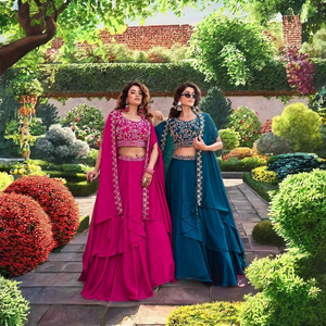 Traje vintage LAHENGA CHOLI DUPATTA con bordado de lentejuelas y pedrería VICHITRA MOTI, largo hasta el suelo, ideal para fiestas. - Product Image 1