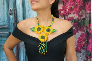Collier triple tournesol pour anniversaire, Noël, mariage, anniversaire de mariage - Product Image 5