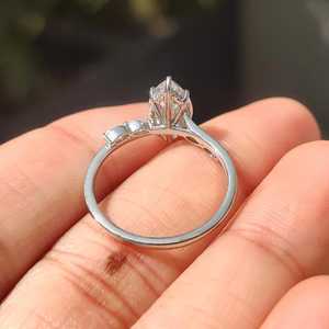 Anillo de compromiso con halo oculto y diamante de corte marquesa de 2.50 CT – Anillo solitario de oro de 14K - Product Image 6