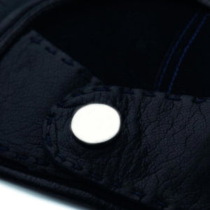 Gants de conduite en cuir premium pour femmes avec surface lisse, fermeture souple au poignet, design respirant pour la protection des mains - Product Image 4