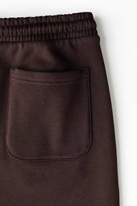 Shorts pour hommes, couleur unie marron foncé, coupe décontractée, longueur mi-longue, taille élastique avec cordon de serrage - Product Image 6