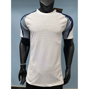 Maillot de football pour jeunes, matériau léger et durable, parfait pour les entraînements, les matchs, les tournois et les équipes scolaires - Product Image 1