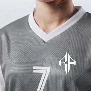 เสื้อฟุตบอลขายส่งพร้อมโลโก้สีขาว ทรงปกติสำหรับผู้หญิง ผลิตจากโพลีเอสเตอร์ 100% พิมพ์ลายด้วยความร้อน RIVIAN ATLANTIC - Product Image 5