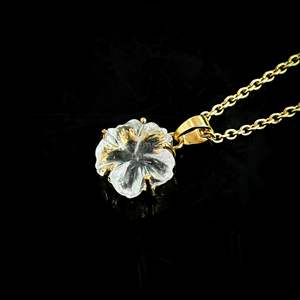 Colgante de flor de cuarzo de cristal natural, colgante de piedra preciosa tallada, collar de flor de cristal, fabricación de joyería hecha a mano - Product Image 1