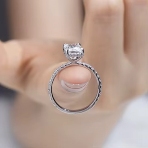 Bague de fiançailles de luxe en diamant taille radiant avec diamant pour femme, style unique, certifiée IGI - Product Image 3
