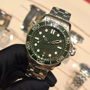 Reloj Mecánico Automático de Edición Superior de Fábrica con Correa de Acero Inoxidable, Esfera con Patrón de Ondas Luminosas y Cristal de Zafiro - Product Image 4