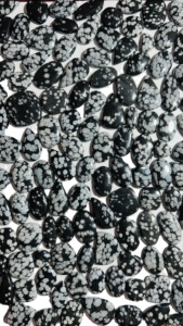 Cabochon en obsidienne flocon de neige naturelle 100 % unique, taille personnalisée, pierre précieuse en vrac de qualité AAA pour la fabrication de bijoux - Product Image 2