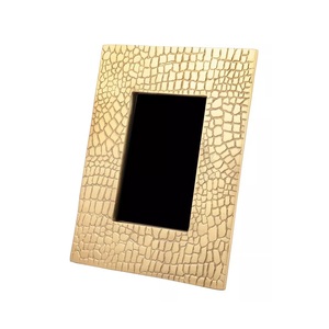 Cadre photo moderne en métal argenté poli, finition miroir haute brillance, pour la décoration de la maison et du bureau - Product Image 6