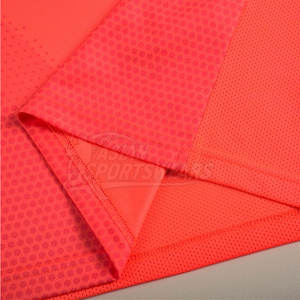 Camiseta de fútbol con logo personalizado disponible en múltiples tallas y colores, perfecta para escuelas, clubes y equipos profesionales. - Product Image 4