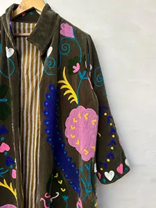 Veste longue en velours brun de qualité supérieure, brodée avec des fils floraux multicolores, manches longues, manteau d'hiver pour femmes - Product Image 3