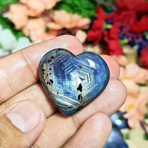 Cœur gravé en cristal de saphir bleu naturel, poli à la main, pierre précieuse de guérison pour la méditation, le Reiki, l'énergie des chakras et la décoration spirituelle - Product Image 5