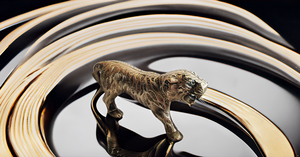 Modern Style Brass Tiger Figurine Lucky Home and Kitchen Decor Showpiece Metal Statue for Housewarming and Diwali <b>Table</b> Usage - Product Image 6