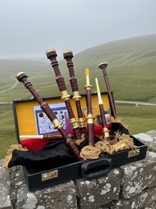 ชุดแบ็กไปป์สก็อตแลนด์ไฮแลนด์ Obexa ไม้โรสวูด กำมะหยี่สีดำ พร้อมอุปกรณ์ทองเหลืองสลักลายทอง  กระเป๋าแข็งแบบมืออาชีพ - Product Image 5