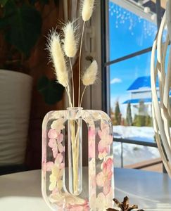 Decorative Resin Flower <b>Vase</b> With Unique Abstract Design For Home Office Hotel And Restaurant Interior Decoration - Product Image 4