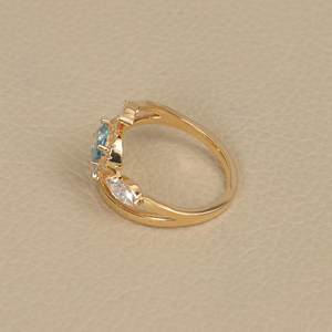 แหวนเพชรทรงโอวัลสีน้ำเงินแบบโอเพ่นริง ประดับเพชรแบบฮาโล ทองคำแท้ 14K แหวนเพชรแบบพันรอบ งานจิวเวลรี่ชั้นดี - Product Image 4