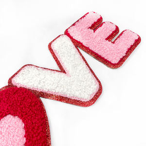 แพทช์ปักตัวอักษรแบบกำหนดเองคุณภาพเยี่ยม ป้ายโลโก้เชนีล รีดติดหรือเย็บติดเสื้อผ้า ผ้าตกแต่ง ผลิตจากโรงงาน - Product Image 5