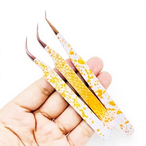 Pince à cils blanche et orange avec revêtement en poudre, pointe en or rose plasma, courbée et à 45 degrés / Coffret de rangement en carton - Product Image 4