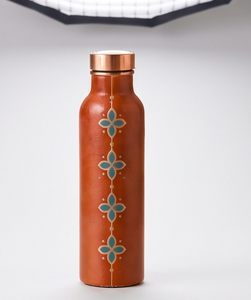 Botella de Agua de Cobre Pintada con Esmalte Ayurvédico Premium, Diseño Artístico de Cuatro Pétalos, Botella Deportiva Metálica a Prueba de Fugas, Fabricante OEM - Product Image 1