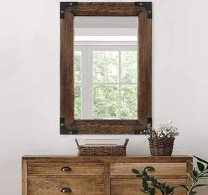 Encantador Marco de Espejo de Pared de Madera con Curvas Elegantes que Realzan el Ambiente Cálido y Acogedor del Hogar - Product Image 1