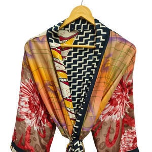 ชุดคลุมกิโมโนผ้าไหมปะติดปะต่อแบบส่าหรีสำหรับเจ้าสาว ชุดคลุมบิกินี่ ชุดนอน ชุดคลุมยาว งานแฮนด์เมดสไตล์อินเดีย วินเทจ ทำจากผ้าไหมส่าหรีรีไซเคิล - Product Image 1