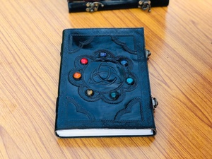 สมุดบันทึกหนังแบบเซลติกทั้งเจ็ดของไดอารี่ไดอารี่หนังแฮนด์เมดพร้อมหินการปิดด้วย C-Lock สมุดบันทึกการเดินทางโคนม - Product Image 2