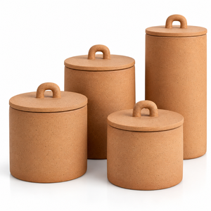 Ensemble de quatre pots en céramique terracotta avec couvercles en argile assortis |   Bocaux de rangement rustiques pour cuisine, pour l'organisation du comptoir de garde-manger - Product Image 1