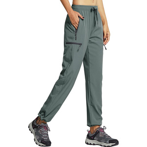 Pantalon de randonnée softshell pour femme, imperméable, coupe-vent, respirant, taille élastique avec poches, coupe régulière, toutes saisons, vêtements d'extérieur - Product Image 1