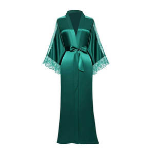 Ensemble de Nuit et de Détente Ultra Doux et Confortable en Soie Satinée Thermique pour Femme avec Col en V, Cordon de Serrage et Logo sur le Devant – Lisse et Luxueux - Product Image 3