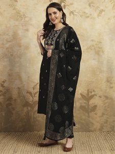 Costume de cérémonie de couleur noire en Chanderi lourd de créateur, Kurti brodé élégant, pantalon, dupatta unique, élégant - Product Image 3