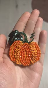 Broche de Flores Hecho a Mano por Diseñadores con Bordado Multicolor y Adornos de Cuentas para Accesorios de Mujer - Product Image 2
