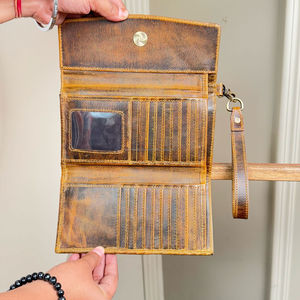 Cartera triple larga de cuero mecanizado a mano de diseñador de tendencias 2025 para la cartera de tarjetas más nueva de mujer, embragues de piel de vaca de entrega rápida - Product Image 6