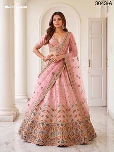 Colección de Lehenga-Choli de Seda Slub de Primera Calidad con Hilos Múltiples y Trabajo de Lentejuelas-Gota Patti-Diamond, Moda Femenina - Product Image 4