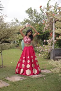 Lehenga Choli Tradicional Romano de Seda para Mujer con Adorno Redondo de Gota, Vestido de Fiesta para Boda - Product Image 1