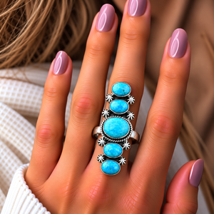 Bague artisanale en turquoise Kingman Mohave, grande pierre ovale et 4 petites pierres ovales, style bohème western, bijou fantaisie en pierres précieuses. - Product Image 4