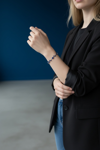Pulsera de Lujo Azul Moderna con Circonitas y Flor de Tulipán, Bañada en Plata de 18K, Joyería de Latón con Piedras para Mujer, Regalo de Aniversario - Product Image 6