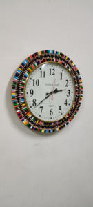 Belle horloge murale artisanale en crayons de couleur pour la décoration de la maison, horloge murale en bois moderne pour le salon et la décoration murale - Product Image 5