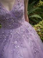 Robe de soirée élégante de luxe, style arabe de Dubaï, longueur genou, 100 % polyester écologique, richement ornée de perles et de sequins faits à la main