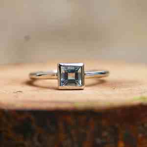 Anillo de Plata de Ley 925 con Baño de Oro y Gema de Aguamarina Natural Corte Princesa, Joyería de Piedra de Nacimiento para Mujer, Ideal para Aniversario de Bodas - Product Image 2