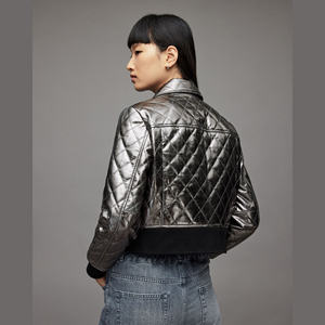 Veste en cuir de vachette élégante et haut de gamme pour femme, pour l'hiver, avec garniture en fourrure imperméable et doublure en soie. Vestes en cuir pour femme. - Product Image 2