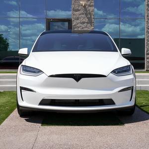 Véhicule utilitaire électrique 2022 à trois moteurs - Product Image 2