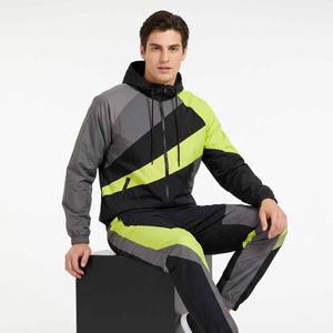 Ensemble de survêtement décontracté en polyester pour homme, coupe-vent réversible, écologique, idéal pour l'hiver, style streetwear, vente en gros pour le marché américain - Product Image 4