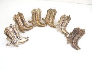 Porte-serviettes en métal en forme de bottes, style royal, pour une décoration de table majestueuse et élégante lors des occasions formelles. - Product Image 6