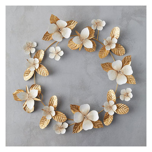 Couronne botanique élégante en métal argenté avec cadre en feuilles pour arche de mariage et décoration de fête - Product Image 1