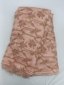 Tissu en lin pur de qualité supérieure, imprimé numérique floral, doux et respirant, pour robes d'été, saris et kurtis – Vente en gros - Product Image 3