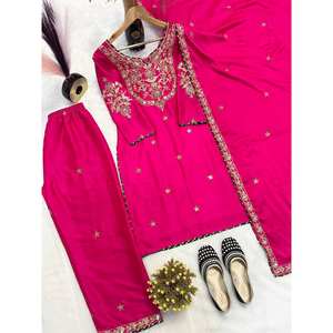 Hermoso Conjunto de Ropa de Fiesta Estilo Indio y Pakistaní con Top, Pantalón y Dupatta - Product Image 3