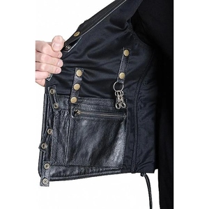 Gilet de club de motards en cuir véritable noir personnalisé avec patchs multi-panneaux au dos, fermeture éclair sur le devant, poches utilitaires et personnalisation de la marque - Product Image 3