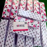 Boîtes en carton rigide GETUP BROSONS IMPEX, rectangulaires, imprimées cerise et pastèque, impression quadricolore, emballage cadeau artisanal avec poignée, finition brillante