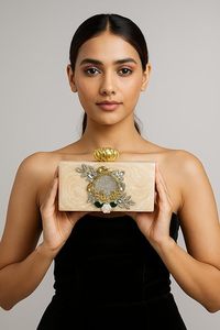 Élégante pochette en résine blanc cassé avec embellissements en cristal et perles, sac à main pour femmes - Product Image 2